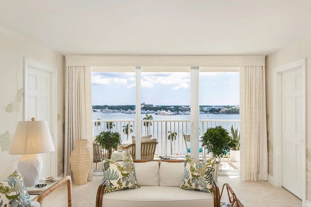 2 of 40 - 1801 S Flagler Drive #1007, West Palm Beach, FL
