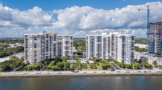3 of 40 - 1801 S Flagler Drive #1007, West Palm Beach, FL