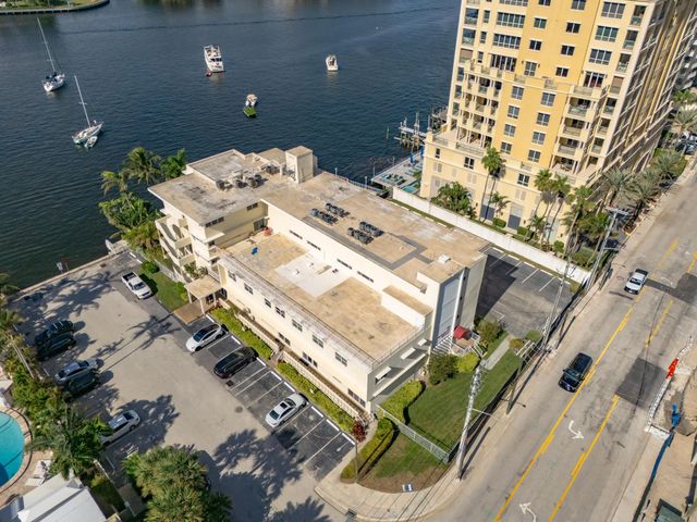 3 of 9 - 125 N Birch Road, Fort Lauderdale, FL