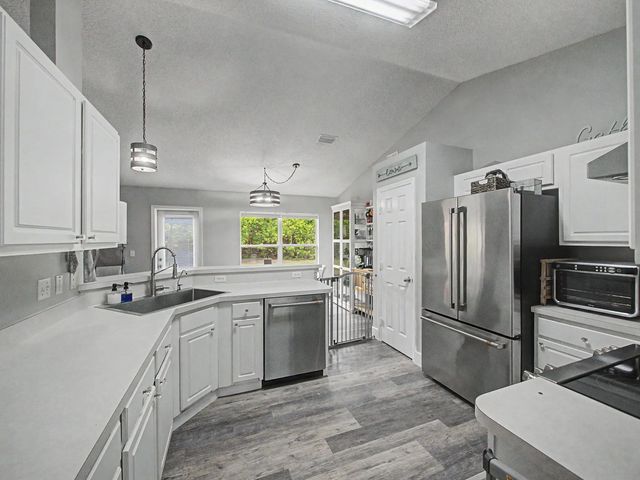 3 of 31 - 1550 Sw Kosnar Avenue, Port St. Lucie, FL