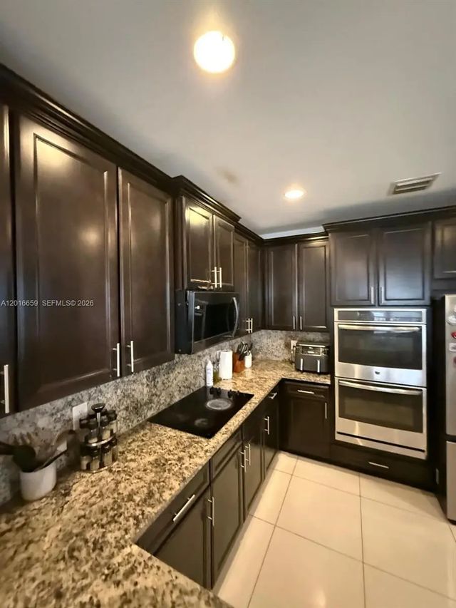 4 of 27 - 9845 Nw 86th Terrace, Doral, FL