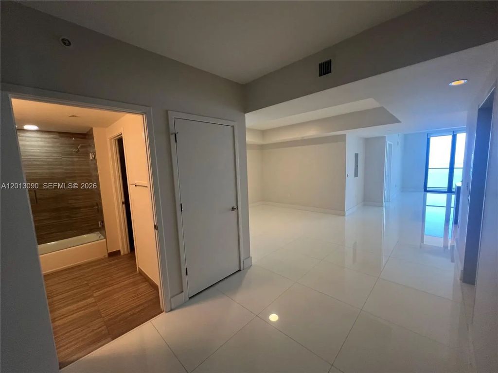 1010 Brickell Avenue #3704, Miami