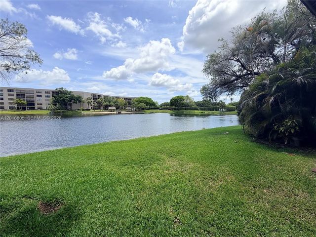 11423 Nw 10th Street #11423, Pembroke Pines