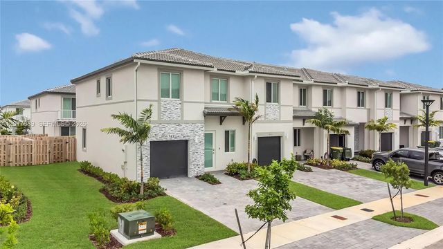 2 of 32 - 725 Se 14th Court, Homestead, FL