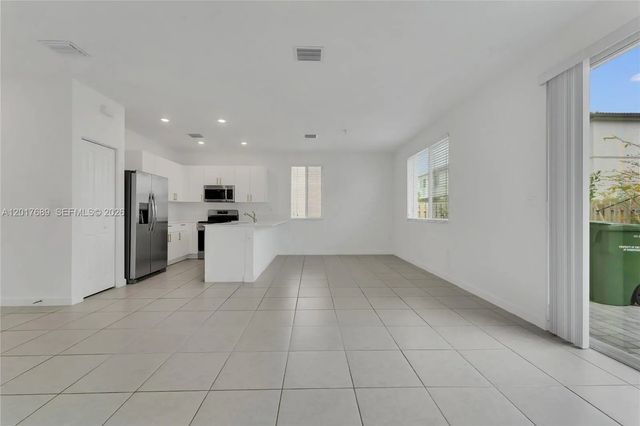5 of 32 - 725 Se 14th Court, Homestead, FL