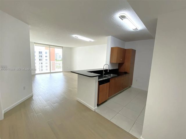 3 of 33 - 18800 Ne 29th Avenue #1028, Aventura, FL