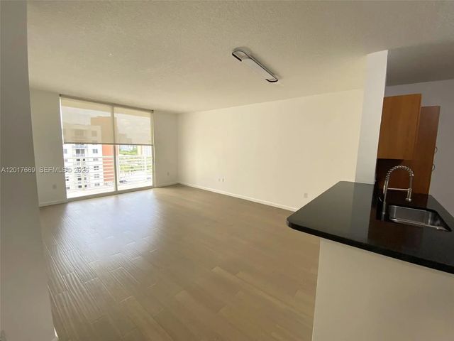 4 of 33 - 18800 Ne 29th Avenue #1028, Aventura, FL