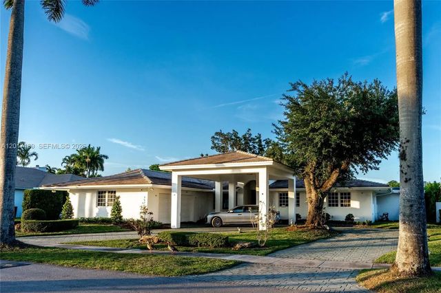 15761 Turnberry Drive, Miami Lakes
