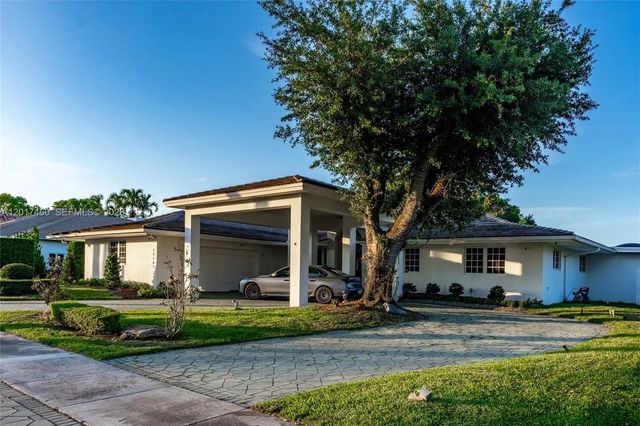 2 of 42 - 15761 Turnberry Drive, Miami Lakes, FL