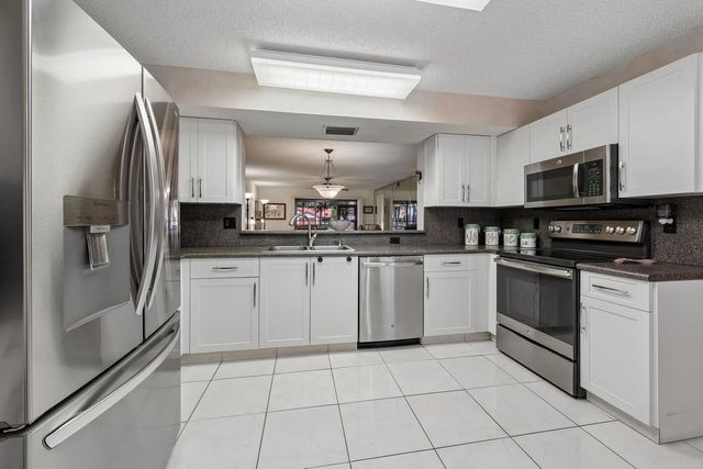 4 of 20 - 9681 E Sills Dr E #102, Boynton Beach, FL