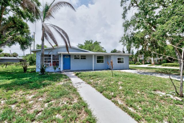 3 of 29 - 775 Sw 4th Pl Place Sw, Vero Beach, FL