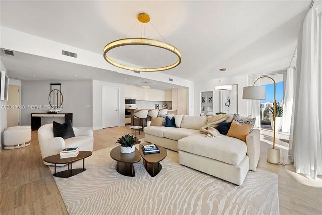 5 of 60 - 525 N Fort Lauderdale Beach Boulevard #702, Fort Lauderdale, FL