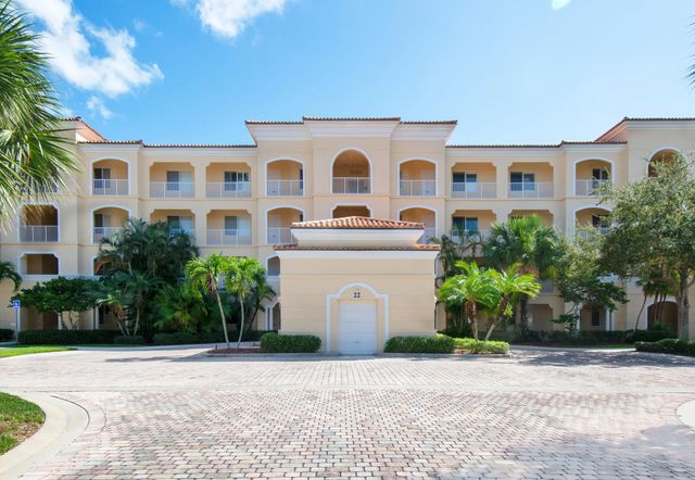 22 Harbour Isle Drive W #204, Fort Pierce