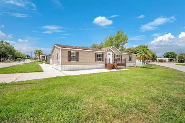 2 of 33 - 730 Nw 217th Terrace, Pembroke Pines, FL