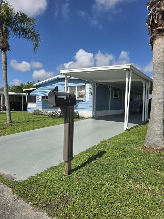 4 of 22 - 7 Madrid Lane, Port St. Lucie, FL