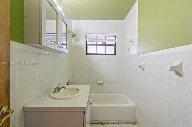 4 of 54 - 2400 Nw 181st Terrace, Miami Gardens, FL
