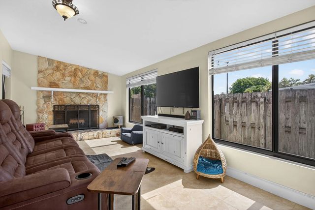 5 of 22 - 1914 Ne 53rd Court, Pompano Beach, FL