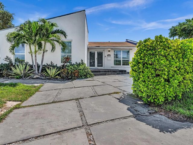 2001 Ne 122nd Road, North Miami