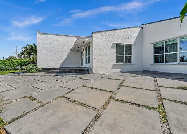 3 of 24 - 2001 Ne 122nd Road, North Miami, FL