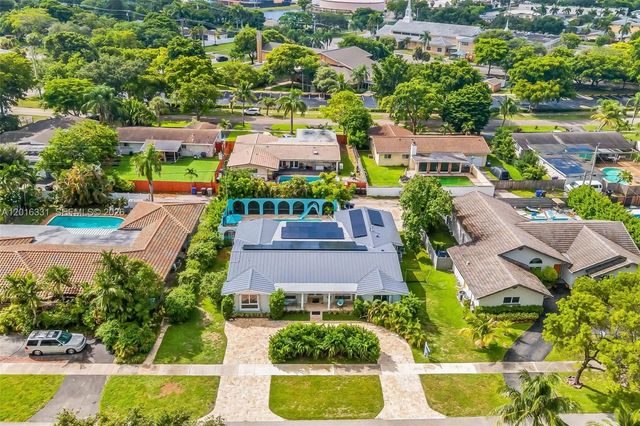 633 N Crescent Drive, Hollywood