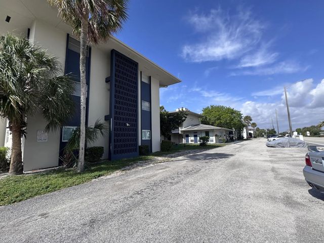 1150 E Sample Road #204, Pompano Beach