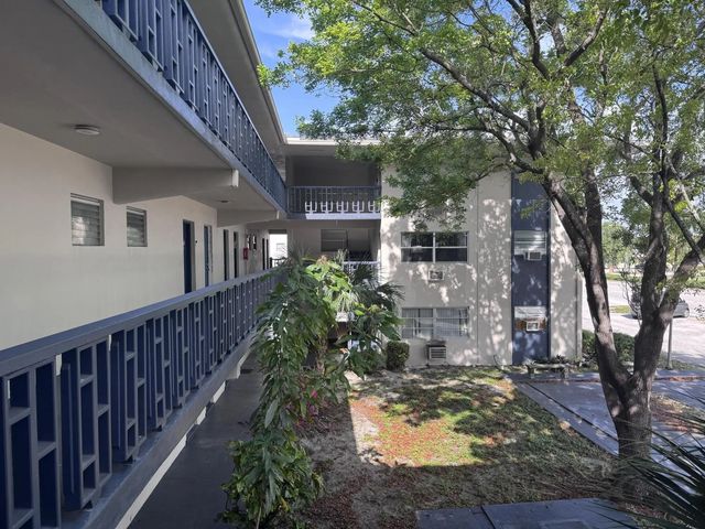 3 of 12 - 1150 E Sample Road #204, Pompano Beach, FL