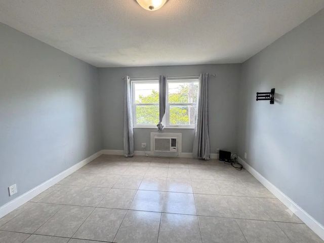 4 of 12 - 1150 E Sample Road #204, Pompano Beach, FL