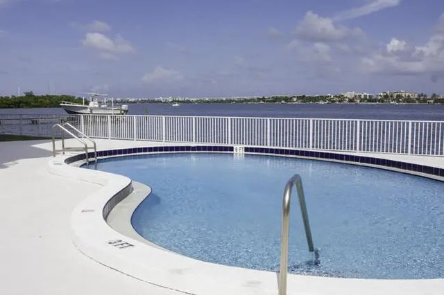 301 Croton Avenue #405, Lantana