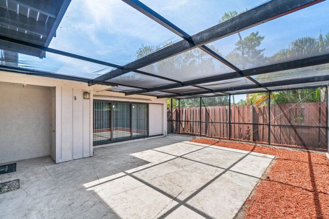 4 of 32 - 4585 Holly Lake Drive, Lake Worth, FL