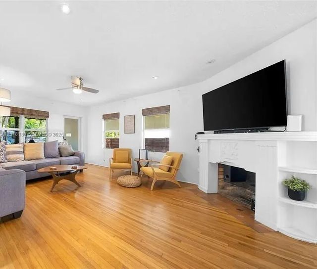 5 of 33 - 1617 Ne 3rd Court, Fort Lauderdale, FL
