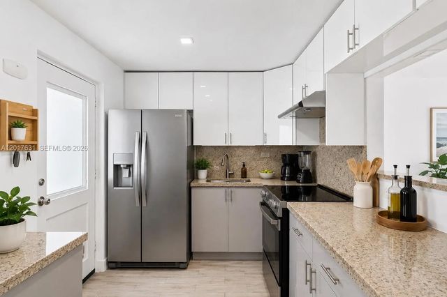 3 of 17 - 7850 Byron Avenue #702, Miami Beach, FL