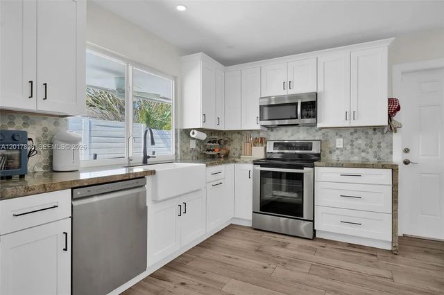 3 of 18 - 1301 Hollywood Boulevard, Hollywood, FL