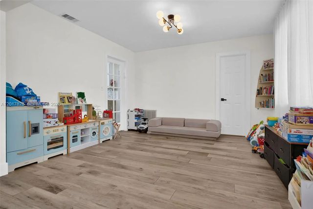 5 of 18 - 1301 Hollywood Boulevard, Hollywood, FL