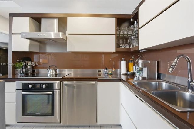5 of 25 - 2100 Park Avenue #302, Miami Beach, FL