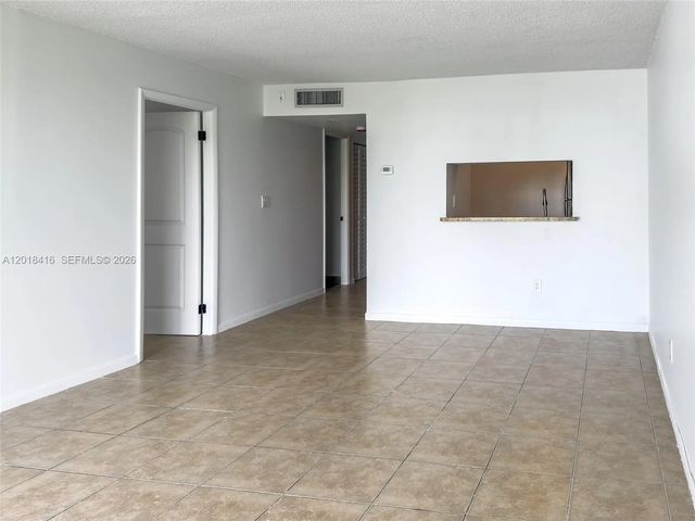 4 of 15 - 496 Nw 165th St Road #d-410, Miami, FL