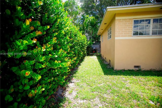 3 of 5 - 1100 Ne 160th Terrace, North Miami Beach, FL