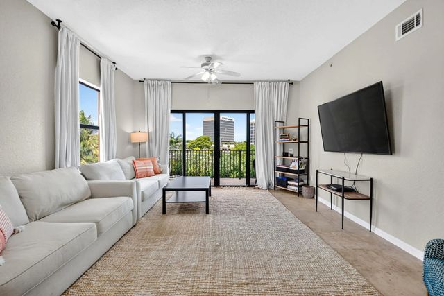 3 of 42 - 1620 Presidential Way #402, West Palm Beach, FL