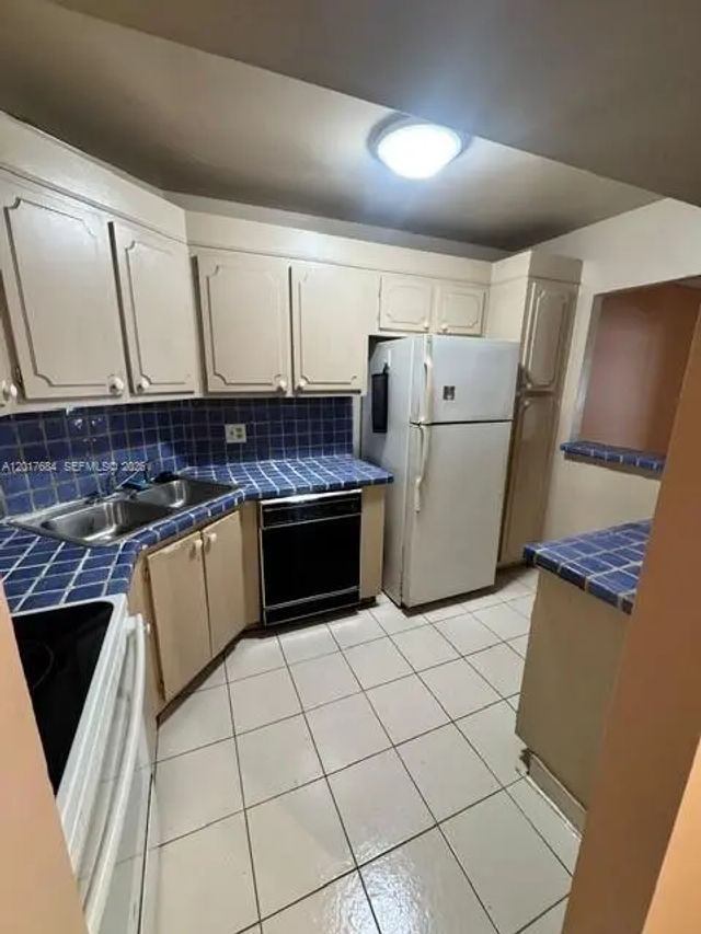 3 of 15 - N/A, Lauderhill, FL