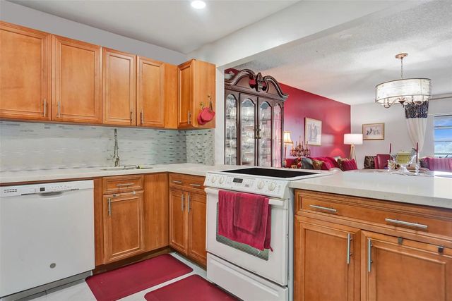 3 of 18 - 4851 Nw 21st Street #405, Lauderhill, FL