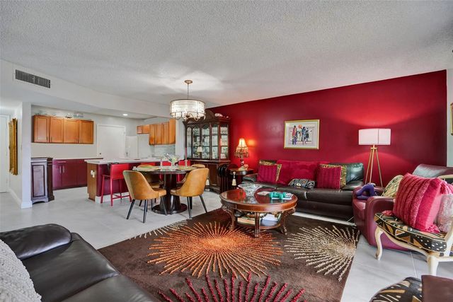 4 of 18 - 4851 Nw 21st Street #405, Lauderhill, FL