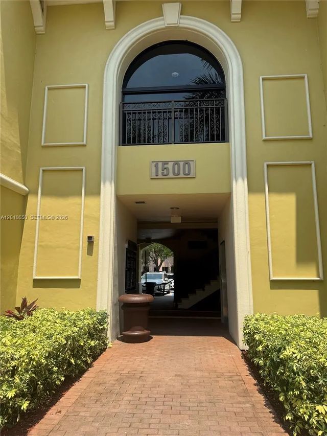 1528 Weston Road, Weston