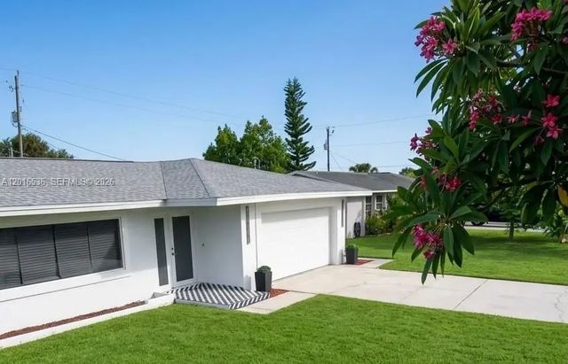 1212 Se 43rd Terrace, Cape Coral