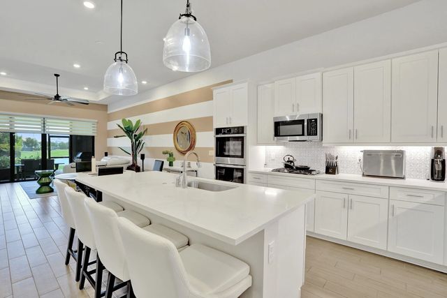 8334 W Blue Spring Drive #8334, Parkland