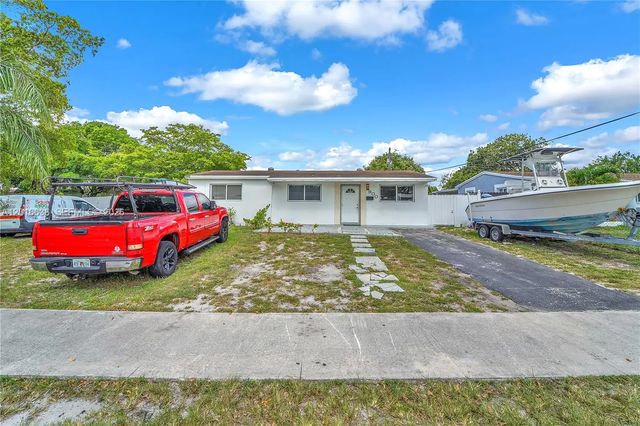 2 of 17 - 900 N 70th Avenue, Hollywood, FL
