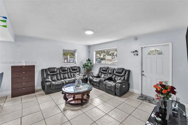 3 of 17 - 900 N 70th Avenue, Hollywood, FL