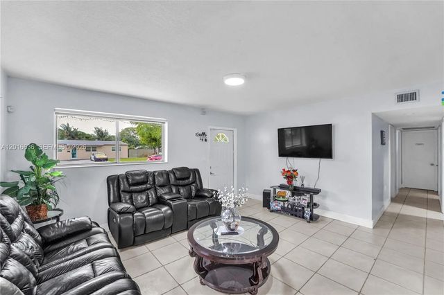 4 of 17 - 900 N 70th Avenue, Hollywood, FL