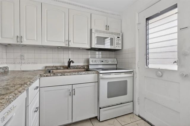 3 of 19 - 2905 Point East Drive #l311, Aventura, FL
