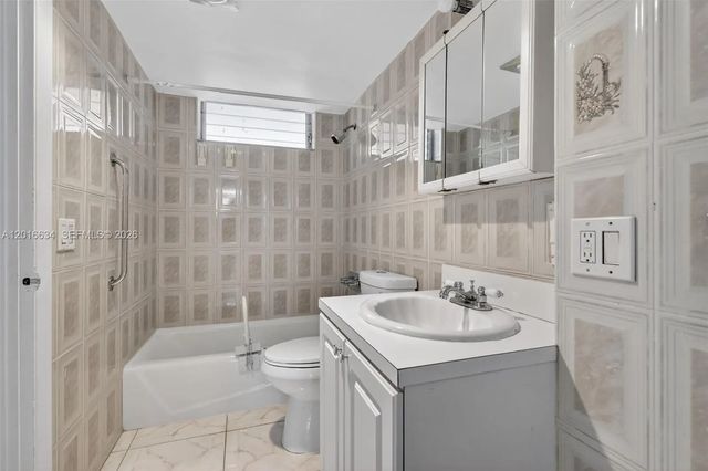 5 of 19 - 2905 Point East Drive #l311, Aventura, FL