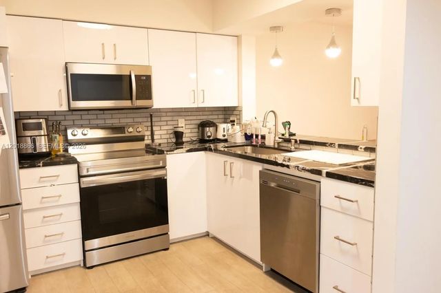 4 of 19 - 2200 S Cypress Bend Drive #204, Pompano Beach, FL