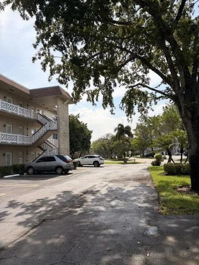5103 Nw 35th Street #401, Lauderdale Lakes